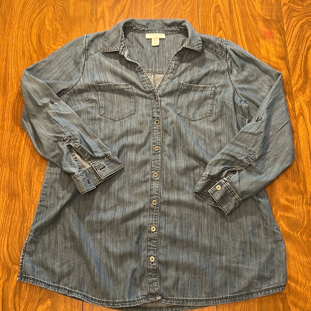 Used women’s medium denim Motherhood maternity brand long sleeve shirt.
